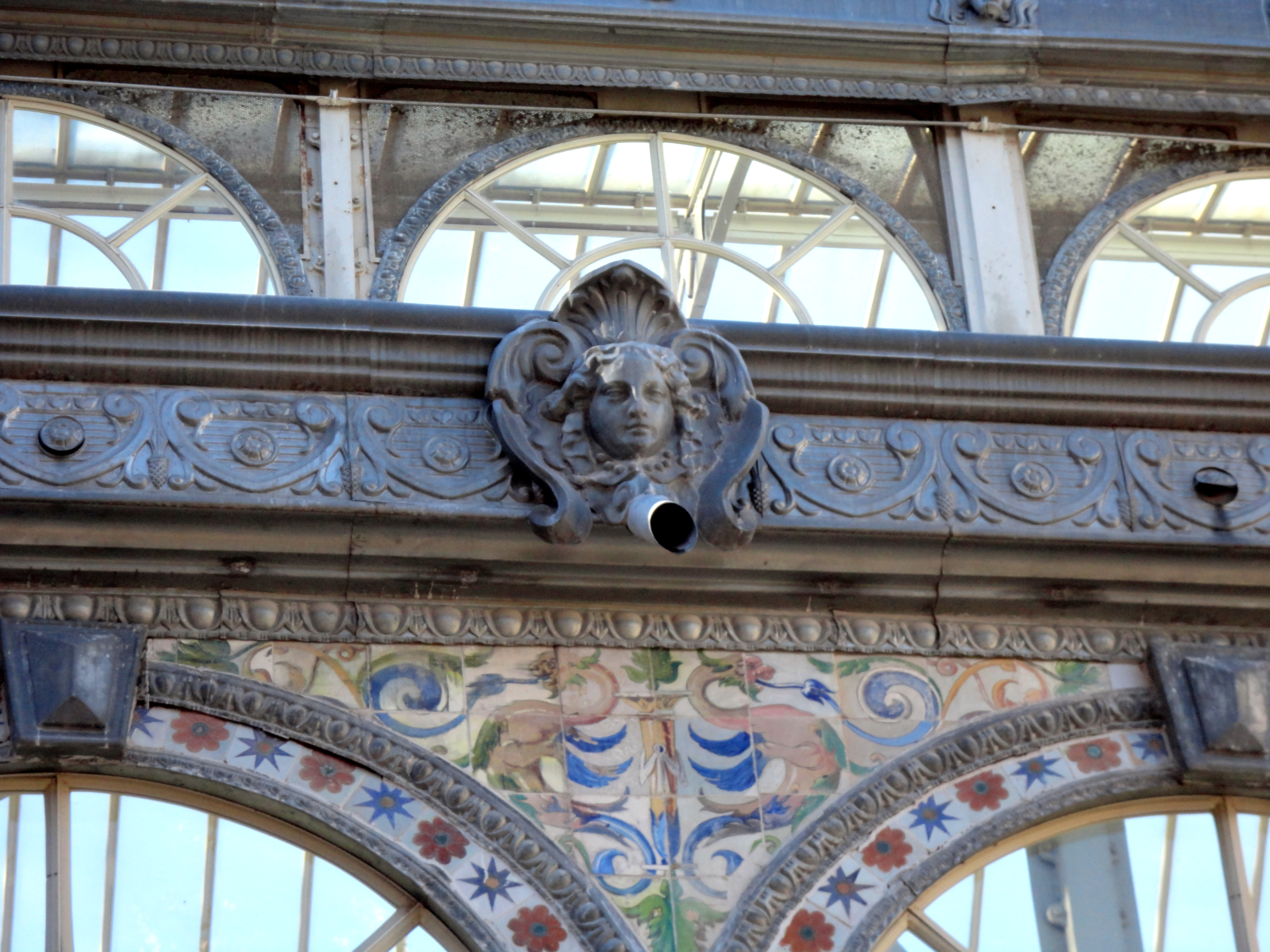 Estatua canalón del Palacio de Cristal